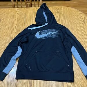 Like New!! Nike Therma-Fit Sweatshirt. Perfect condition. Super comfy, size s